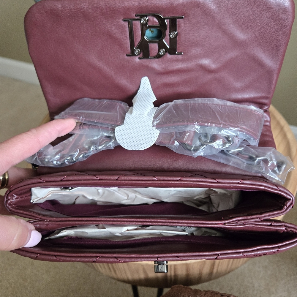 Badgley Mischka Quilted Burgundy Messenger Vegan Leather Handbag - Picture 4 of 8